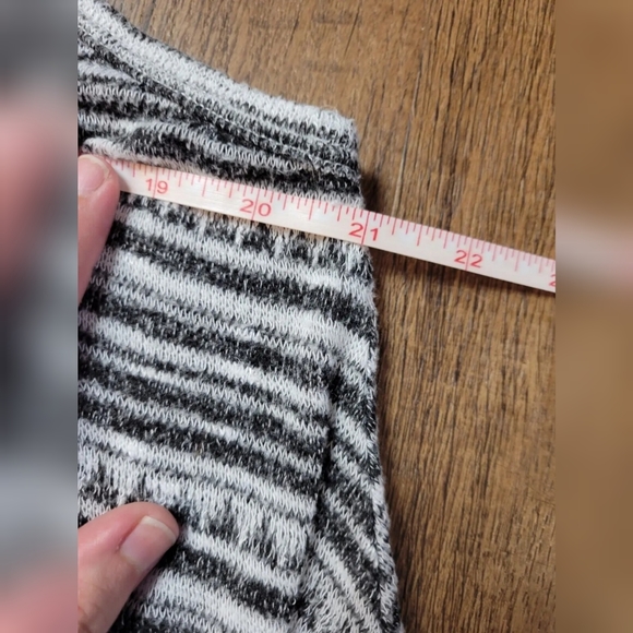 FREE W BUNDLE G21 knit drop armhole tank top - Picture 5 of 8